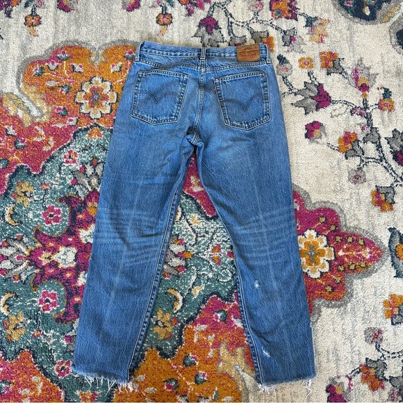 Red Line Selvedge Levi’s Icon Distressed Wedgie Fit Jean - Picture 1 of 16